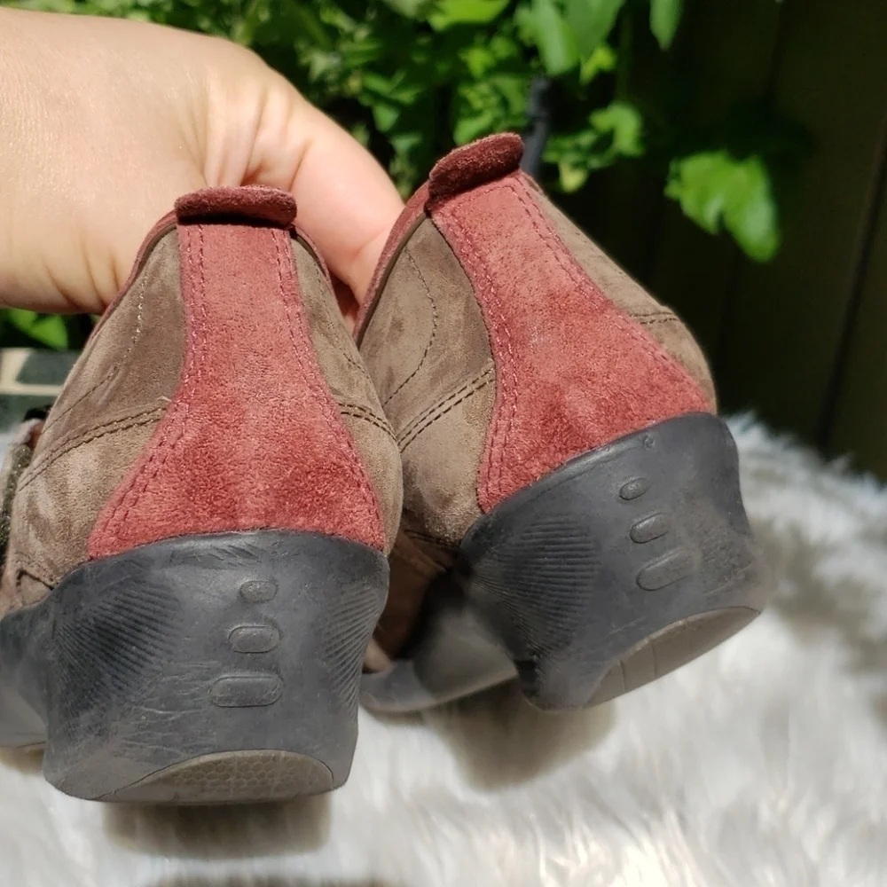 Privo by Clarks brown suede mary janes -8M